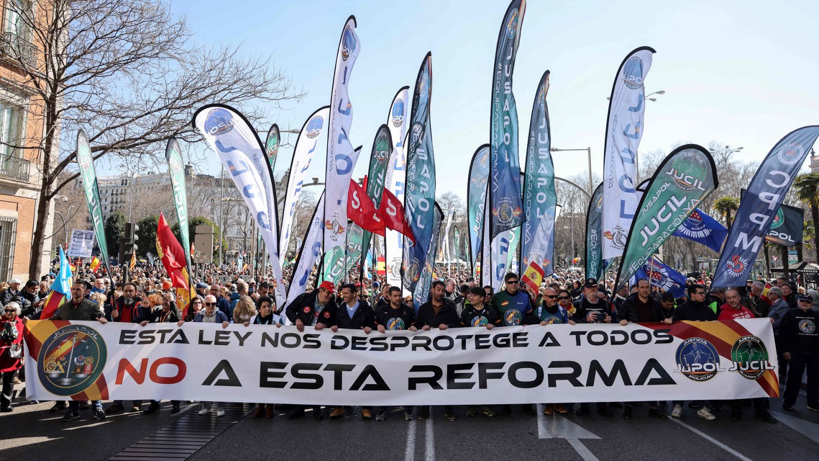 Policías y guardias civiles se manifiestan contra la reforma de la Ley de Seguridad Ciudadana en Madrid