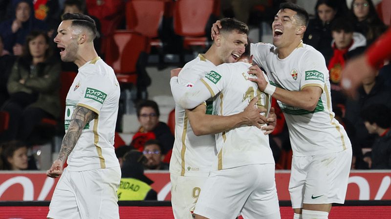 El Mallorca se la pega ante un Elche que consigue la segunda victoria de la temporada