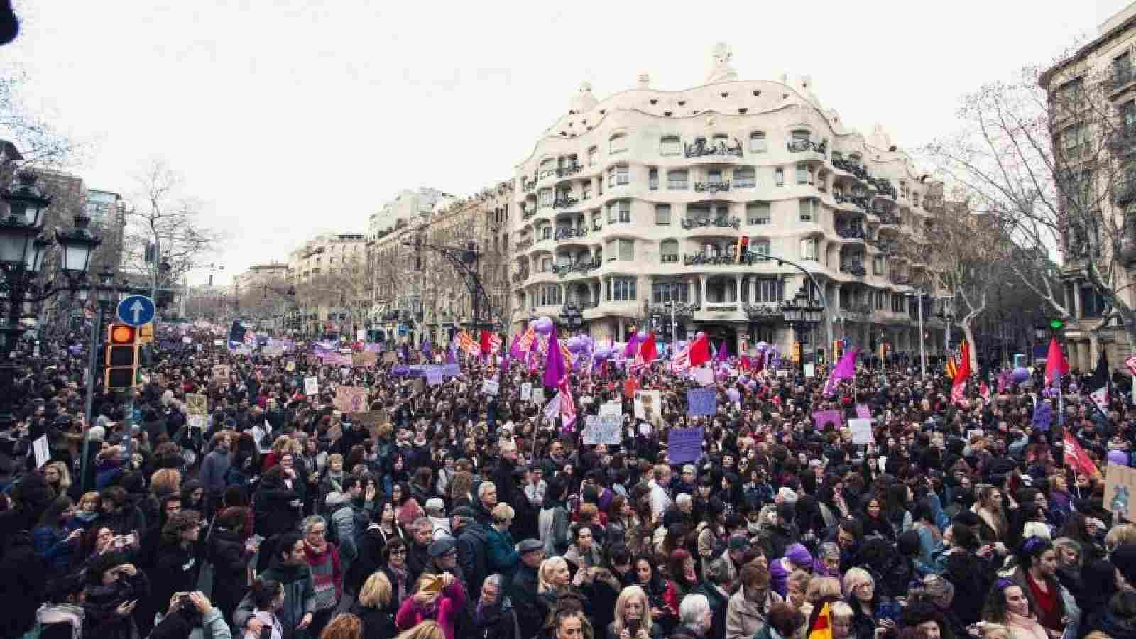 El Govern ha establert uns serveis mínims a l'ensenyament, el transport públic i sanitat pel 8-M