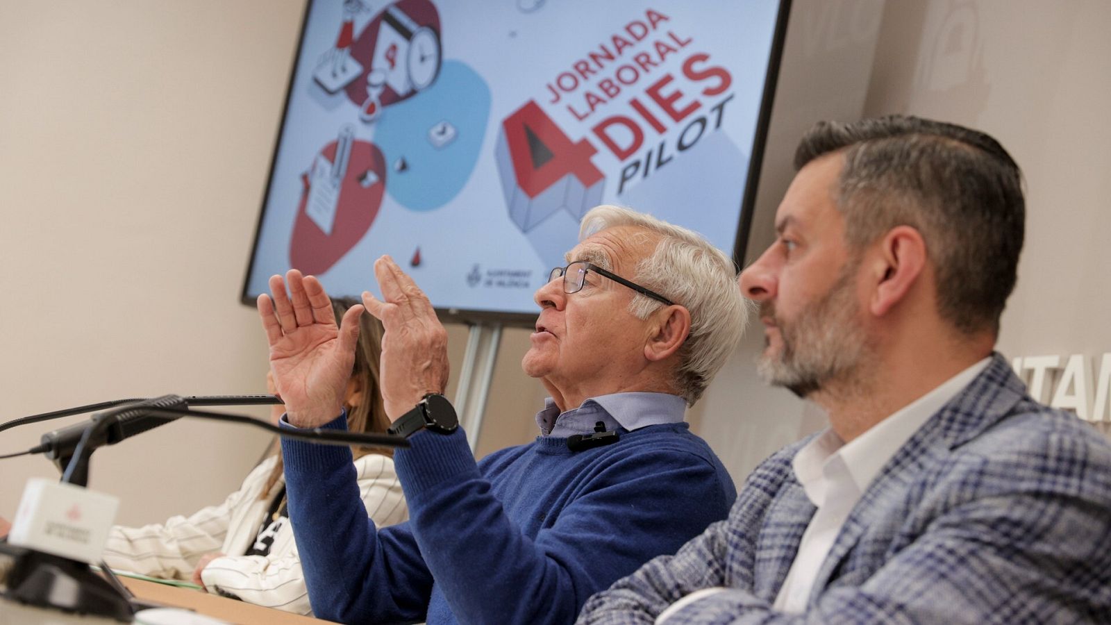 El alcalde de València, Joan Ribó, a la izquierda, presenta el proyecto