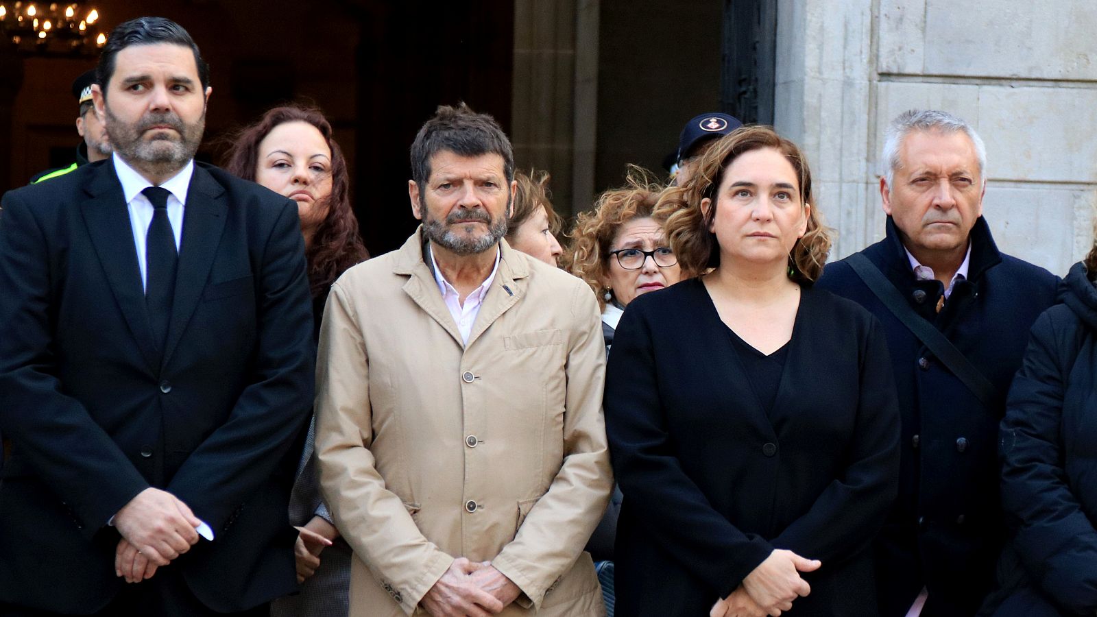 L'alcaldessa de Barcelona, Ada Colau, ha encapçalat el minut de silenci