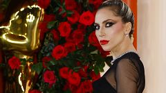 Lady Gaga, sin maquillaje en los Oscar: cambio radical de la alfombra champán a su actuación