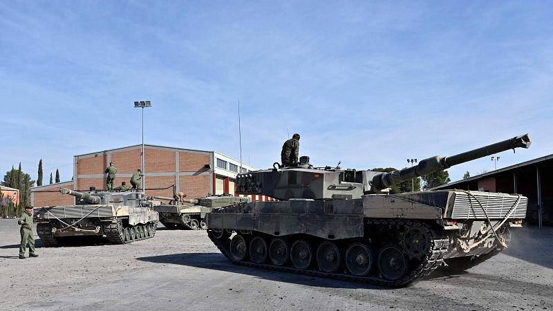 Espa�a ense�a a 55 soldados ucranianos a manejar los tanques Leopard en Zaragoza