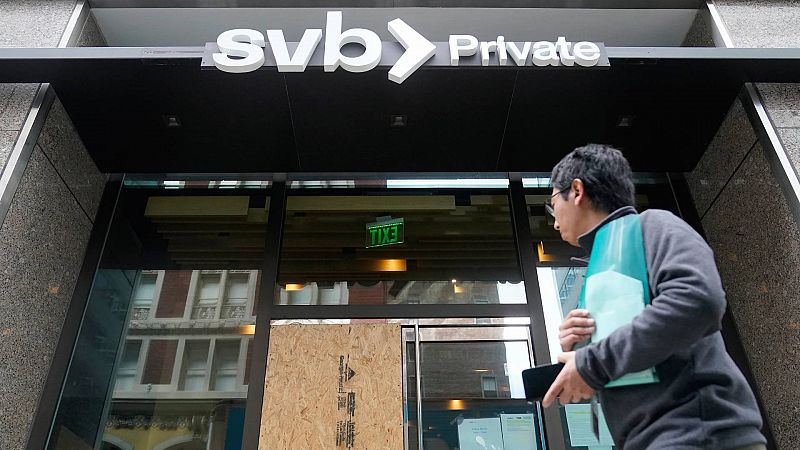 La quiebra de Silicon Valley Bank agita el miedo de otra crisis financiera y cuestiona la política de los tipos de interés