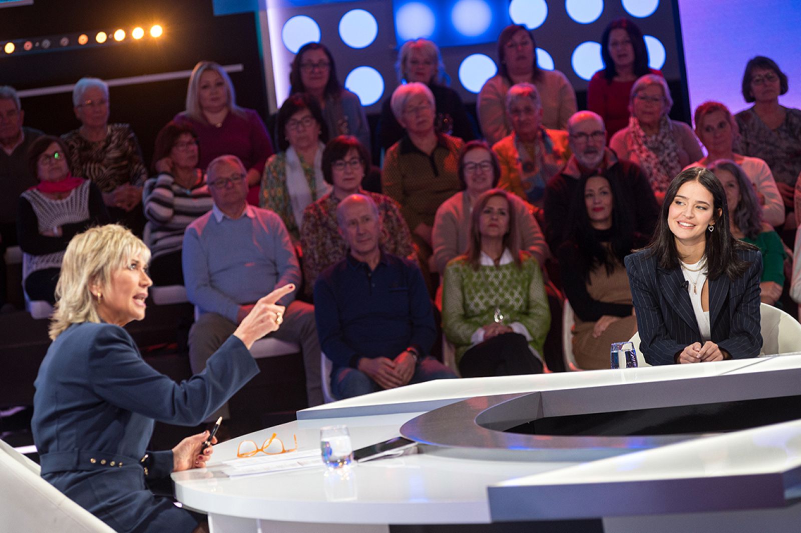 Días de tele - Laura Escanes y Julia Otero