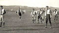 El fútbol en España, con los marinos ingleses comienza el espectáculo