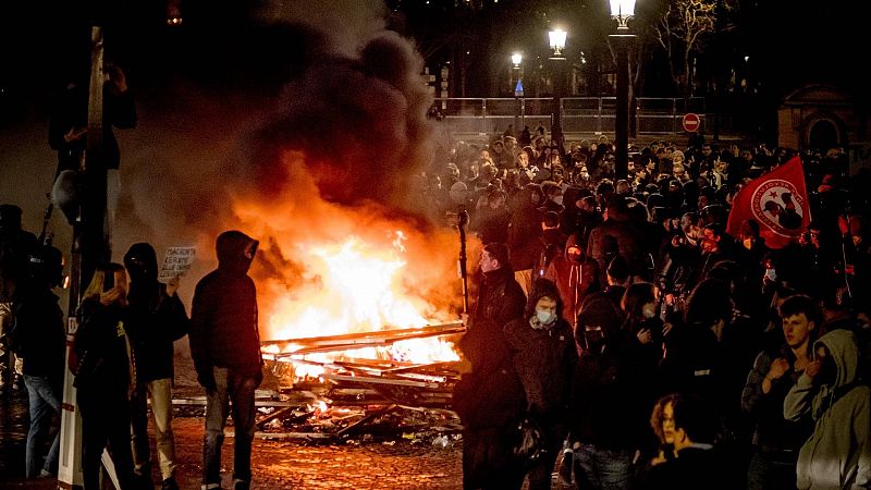 Enfrentamientos y disturbios en una nueva jornada de protestas contra la reforma de las pensiones de Macron