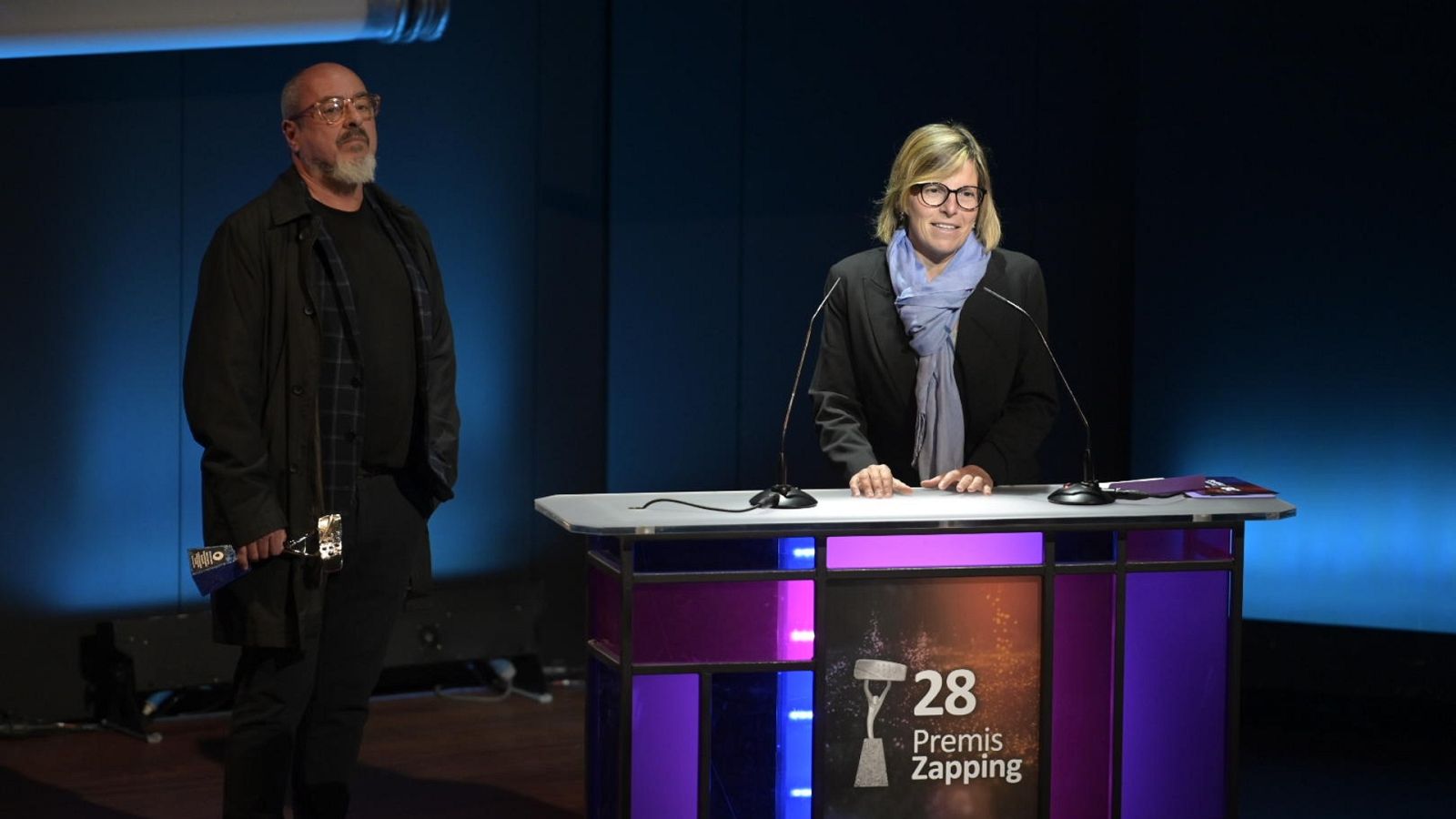 Blanca Flaquer i Miki Sabater recullen el Zapping per 'Las tres puertas'