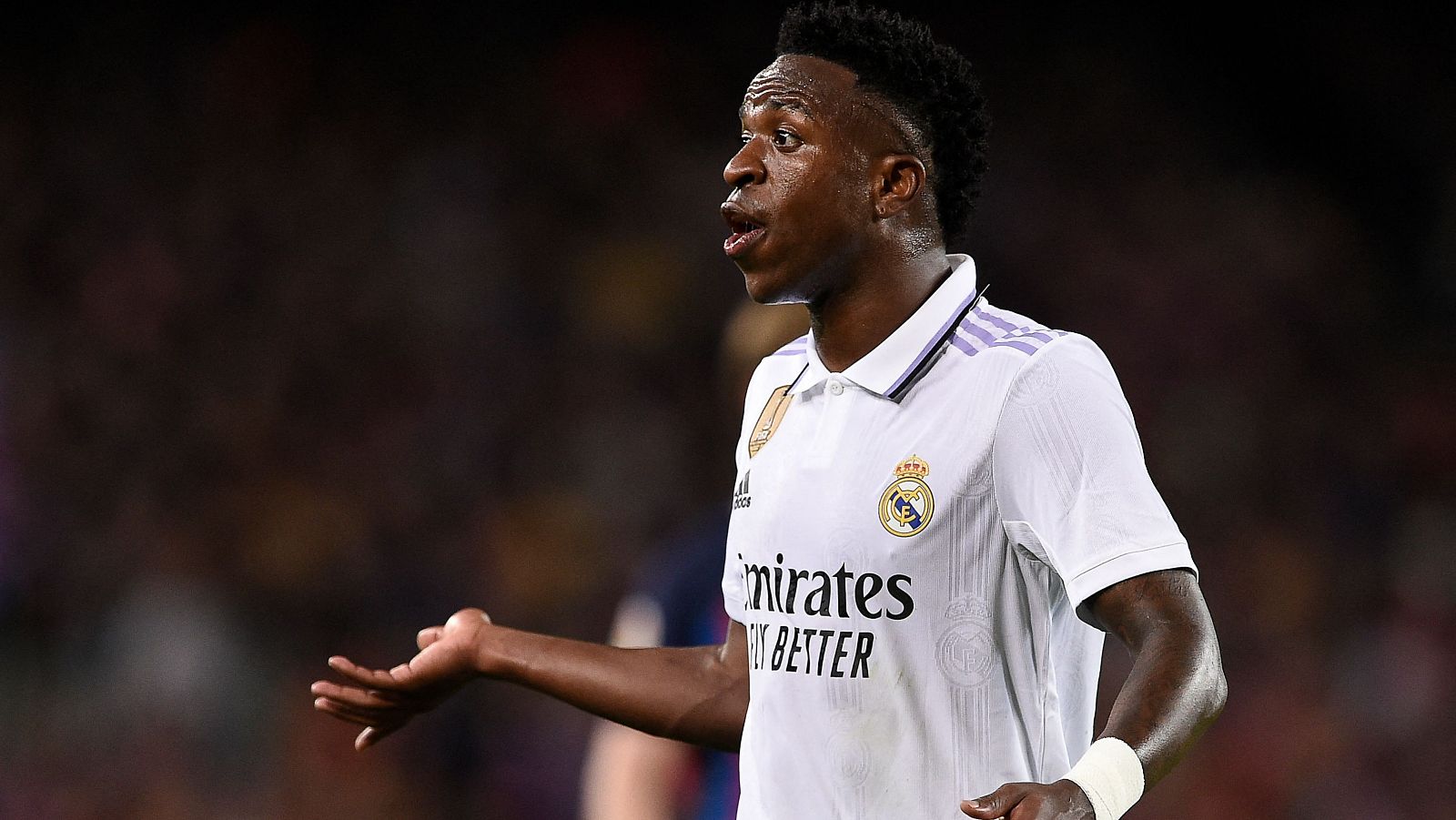 El Mallorca expulsa tres aos al aficionado que insult a Vinicius y Chukwueze