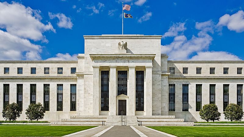 La Reserva Federal de EE.UU. decide hoy si seguir su plan o pausar la subida de tipos ante la incertidumbre bancaria