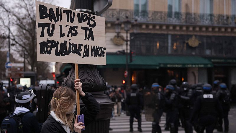 Las protestas contra la reforma de las pensiones en Francia acaban con 457 detenidos y más de 440 agentes heridos