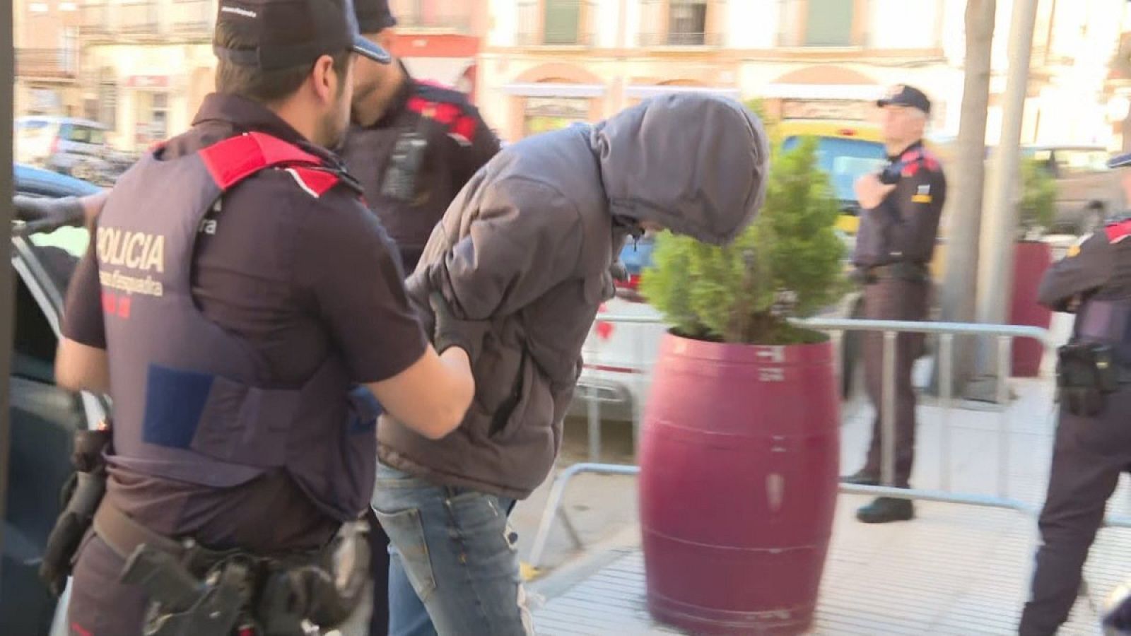 El detingut arriba al jutjat de Falset per declarar