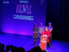 El equipo de guionistas de 'Saber y ganar', galardonados en los Premios Alma