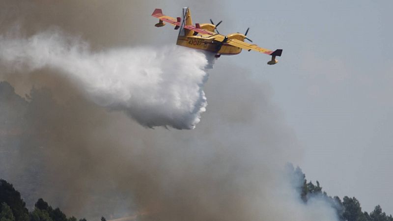 El incendio de Castellón avanza sin control y con una "gran voracidad" tras arder al menos 4.000 hectáreas
