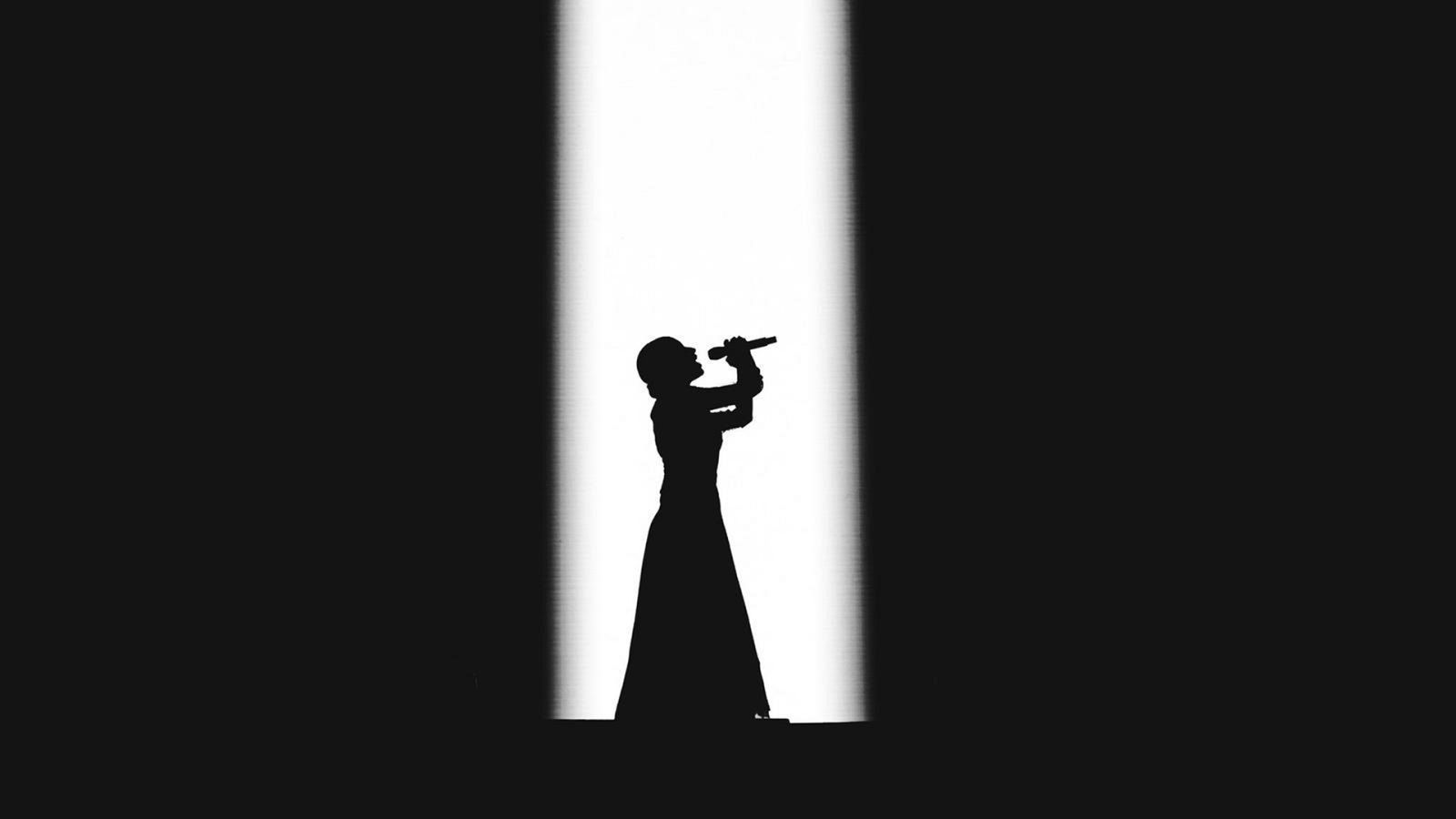 Blanca Paloma, anfitriona de la Barcelona Eurovision Party 2023, canta "Eaea"