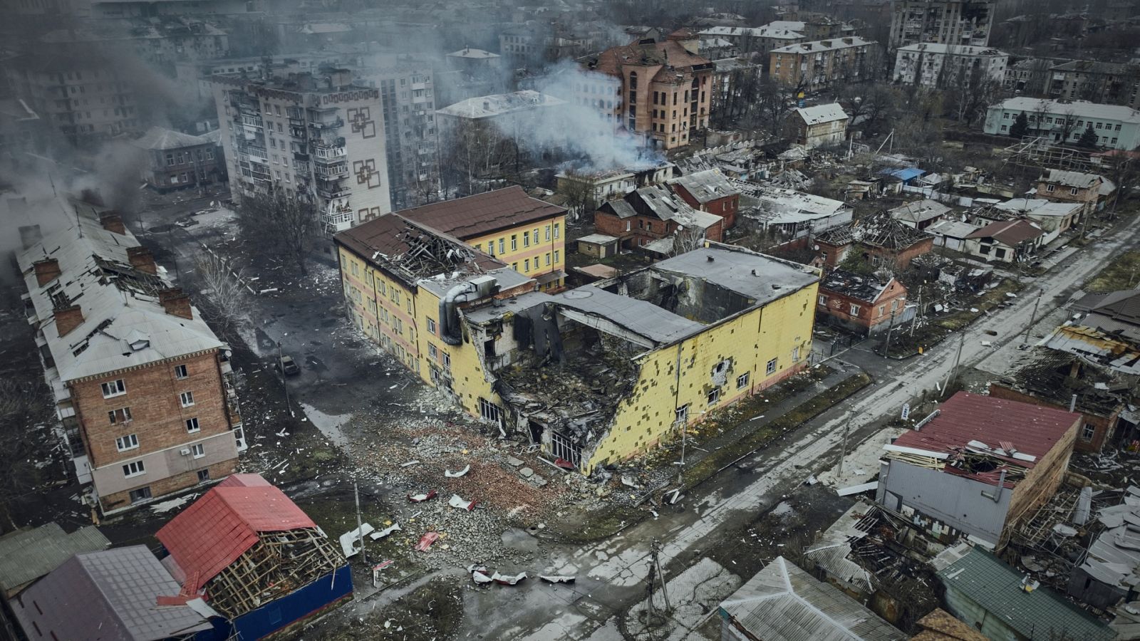 Vista aérea de Bajmut, donde se aprecia la destrucción por la guerra