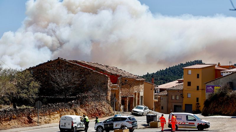 Incertidumbre entre los vecinos de Castellón: "Hay peligro de que vuelva el fuego y queme lo poco que nos queda"