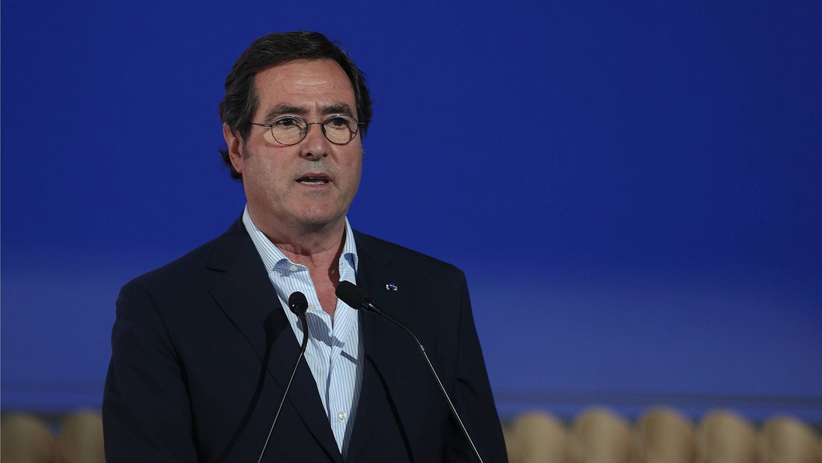 Garamendi pide al Gobierno que no se entrometa en la negociación