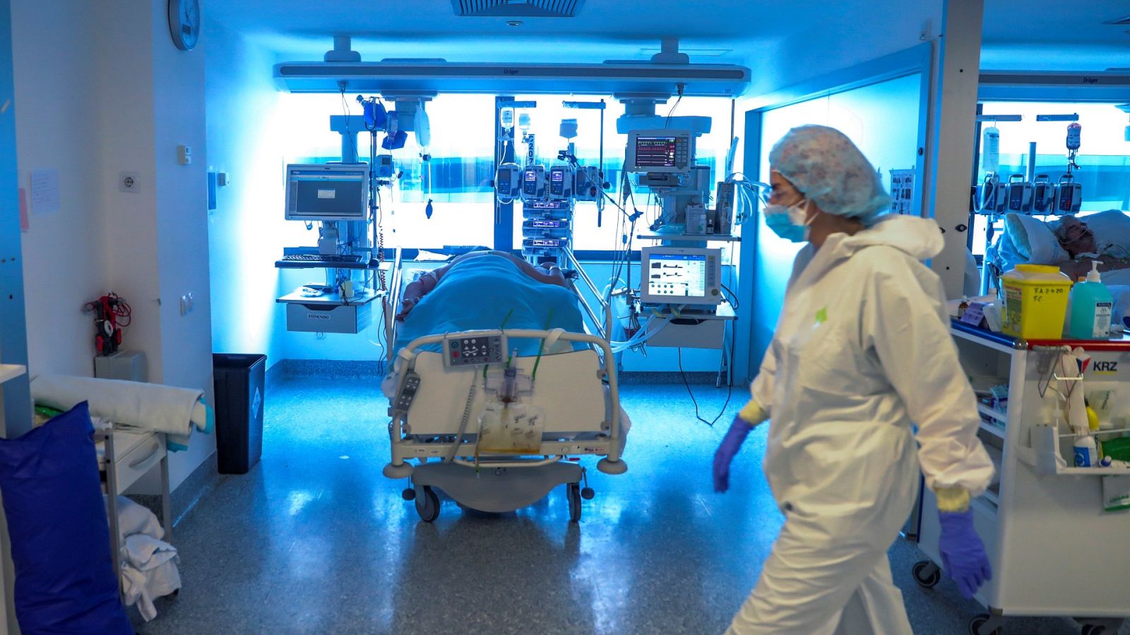 Fotografía de archivo en la que aparece personal médico de un hospital