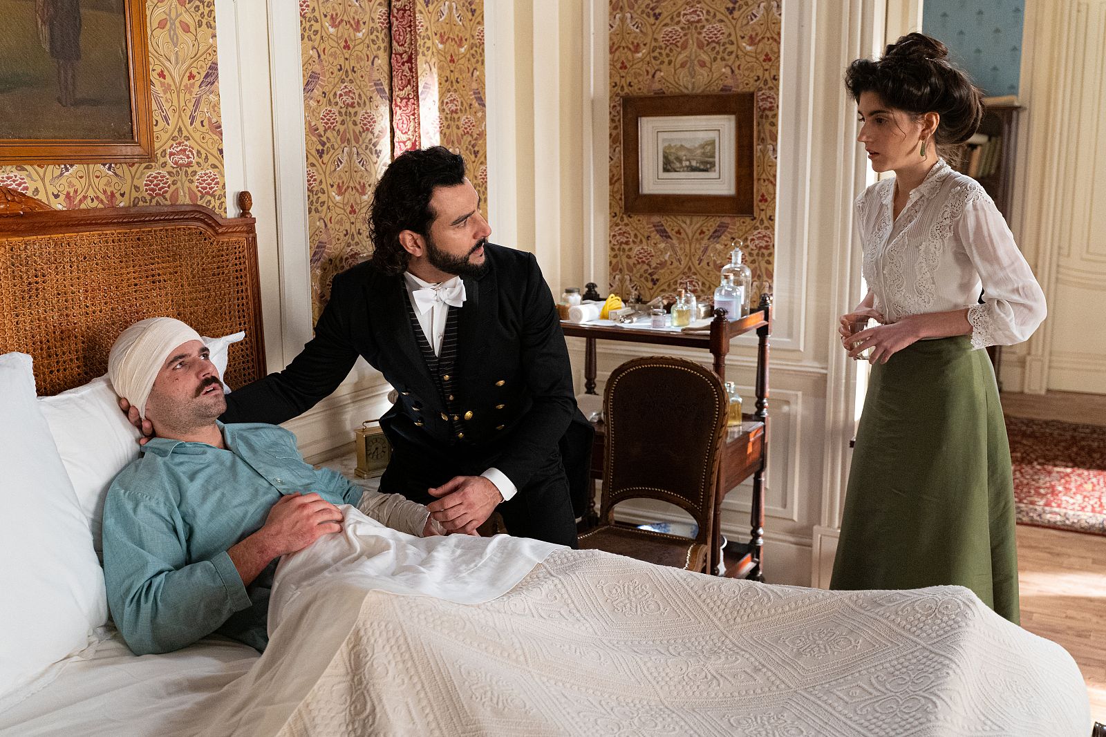 La Promesa: Jimena ve a Manuel por primera vez en coma