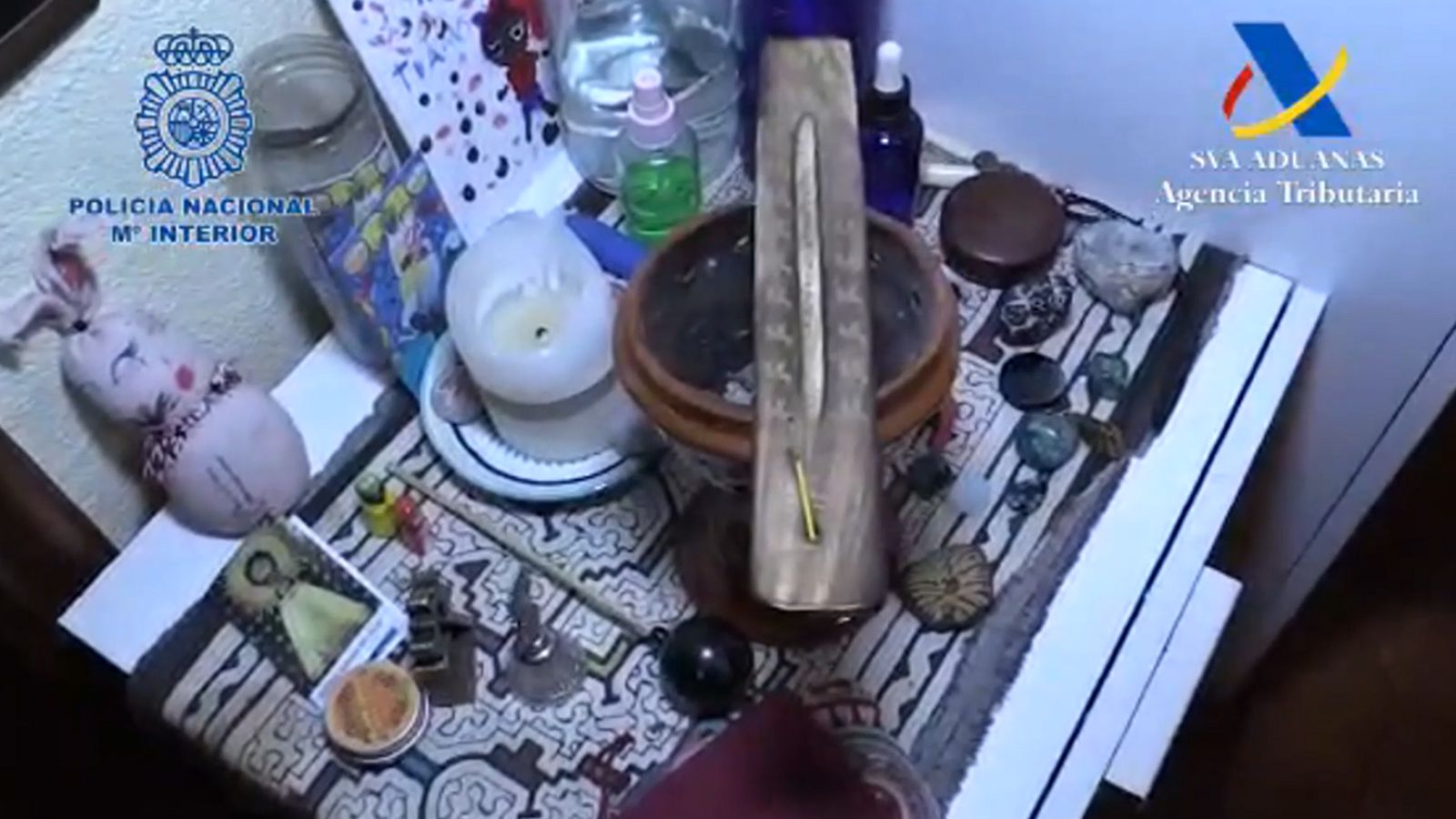 Detall de part del material intervingut que estava a punt de ser usat durant el ritual