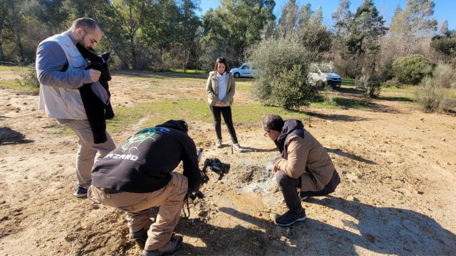 Investigadores analizan suelo