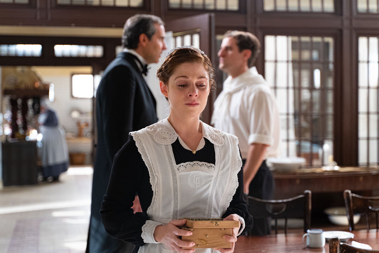 La Promesa: María Fernández llora por su caja de música rota