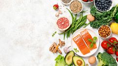 Seis dudas nutricionales resueltas por Julio Basulto: ¿Se debe tomar una cucharada de aceite en ayunas? ¿Debo tomar magnesio para tratar la artrosis?