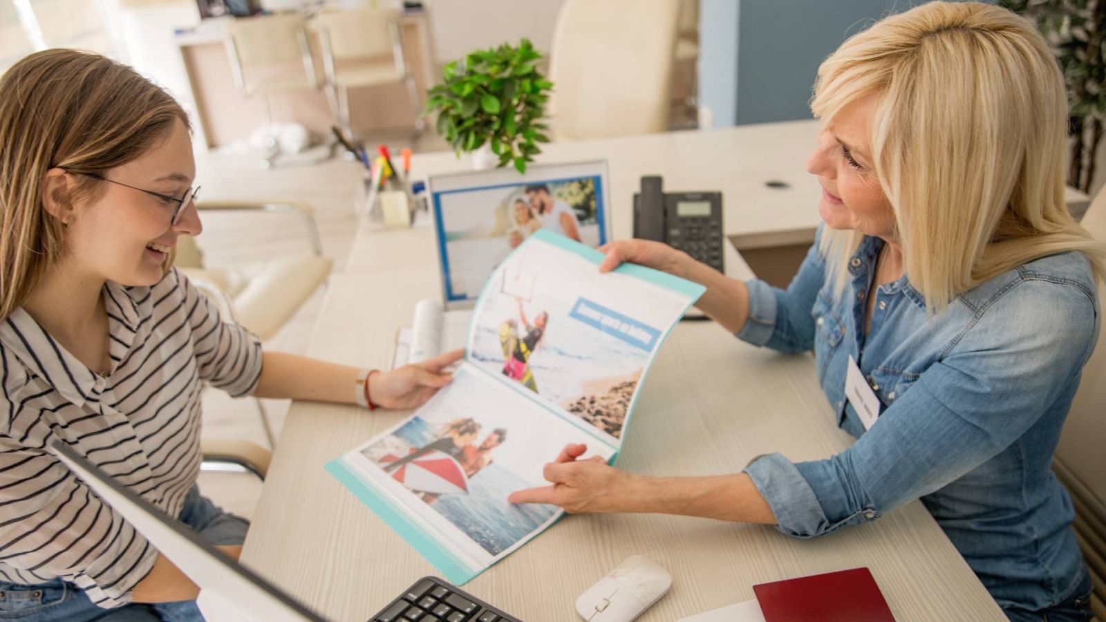 La CNMC investiga posibles prácticas anticompetitivas "en el reparto y manipulación" entre agencias de viajes