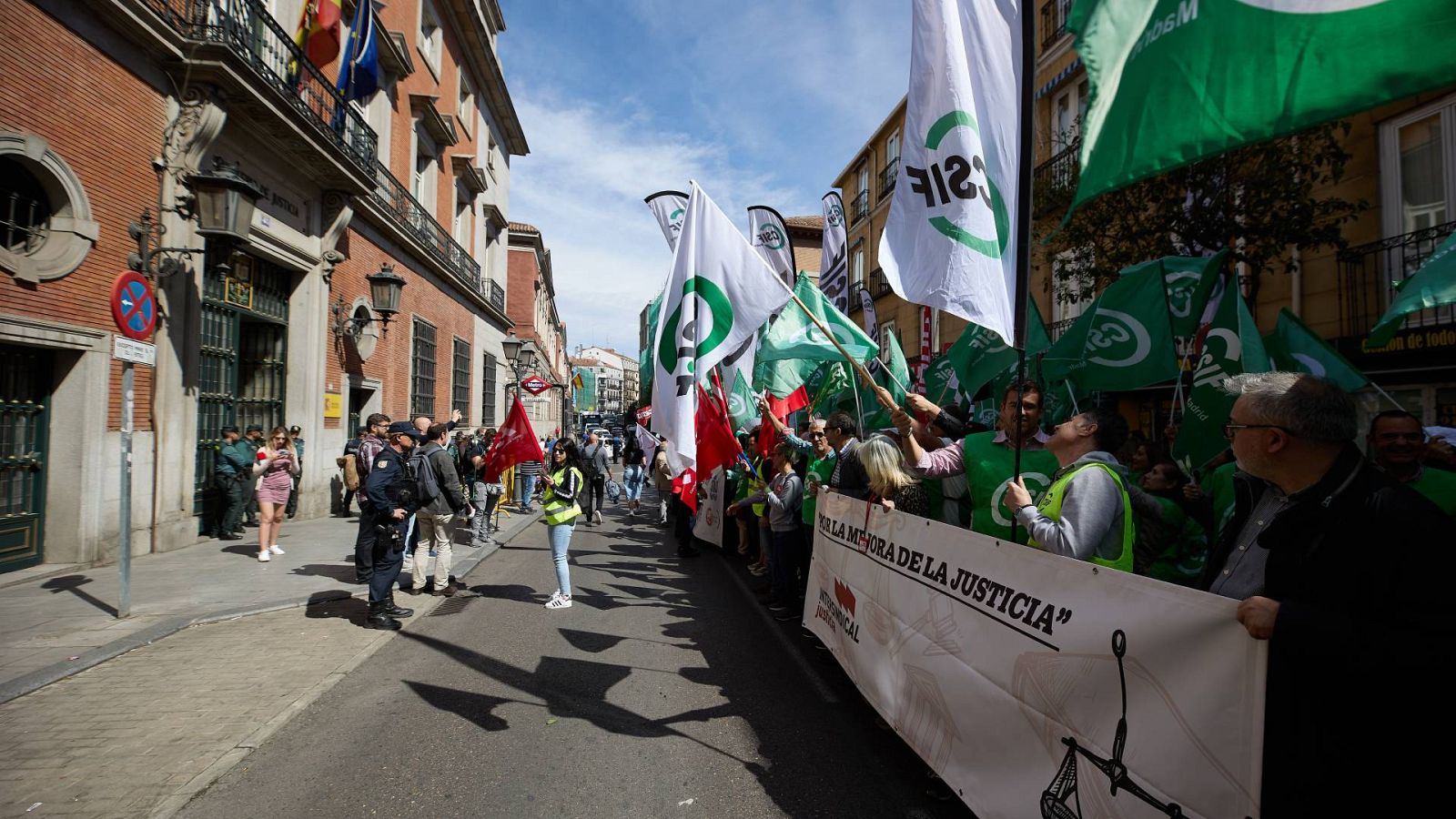 Concentración de delegados sindicales de la Administración de Justicia, frente al Ministerio