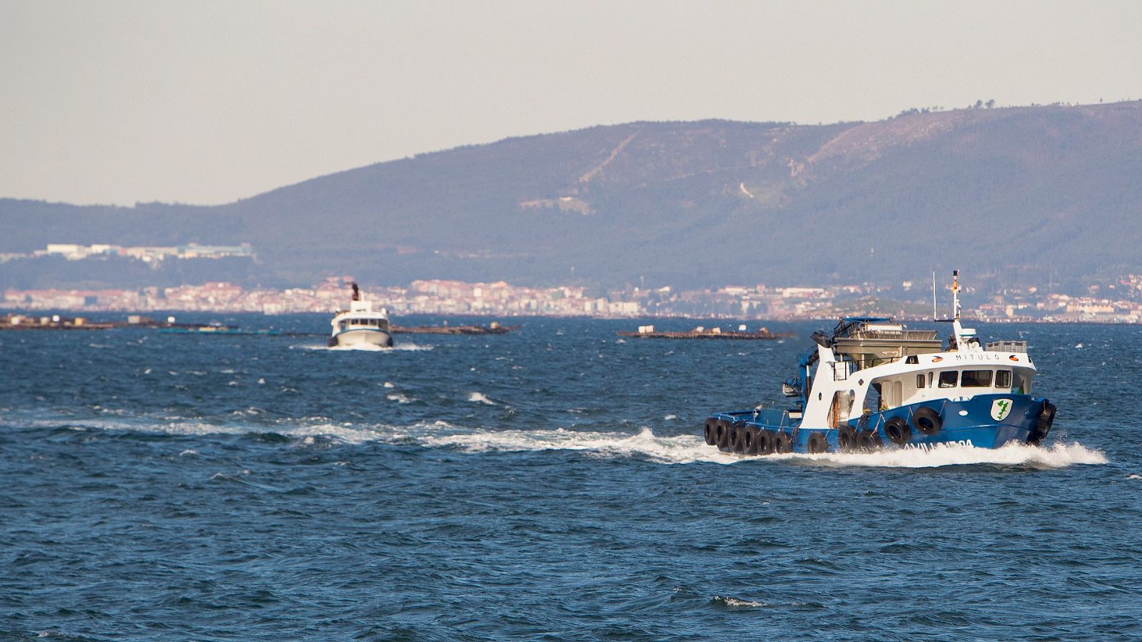 El conflicto entre mejilloneros y percebeiros estalla en Santiago de Compostela con arrestos y cargas policiales