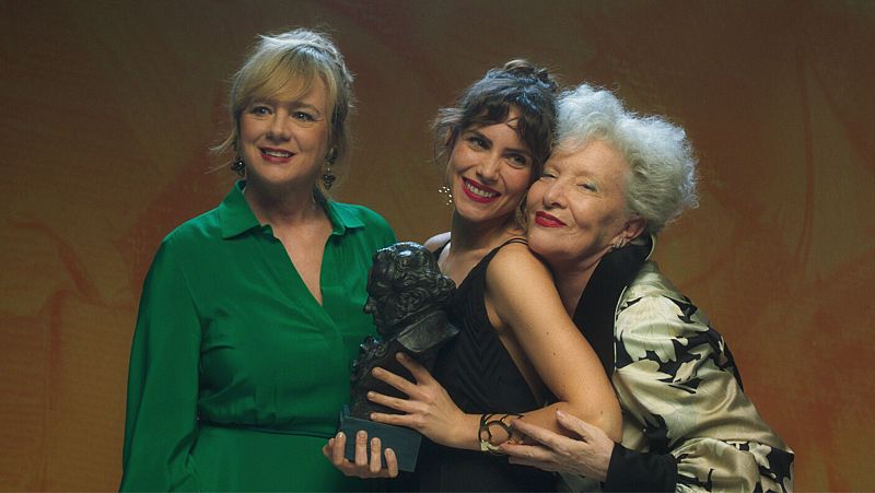 Aura Garrido gana un Goya en 'Alguien que cuide de m�', el debut de Elvira Lindo