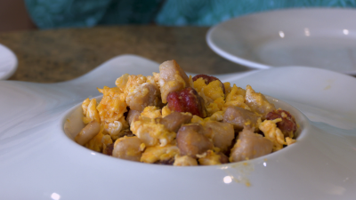 Receta de duelos y quebrantos, el revuelto con chistorra y panceta favorito de Cervantes 