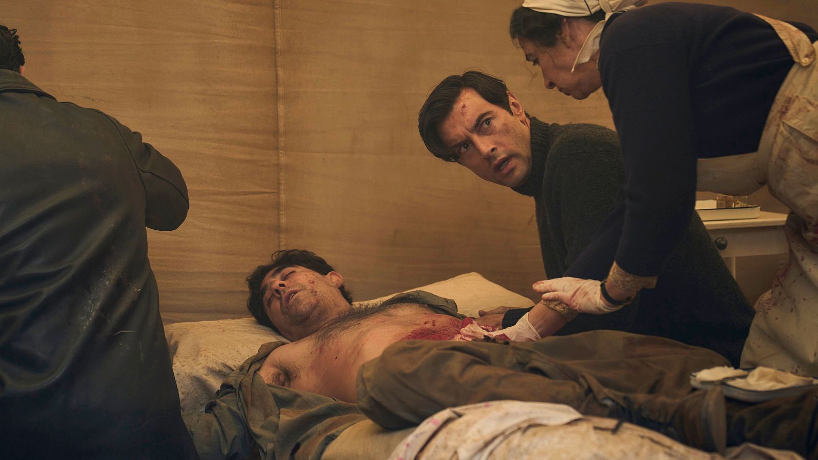 El doctor García hace su primera transfusión