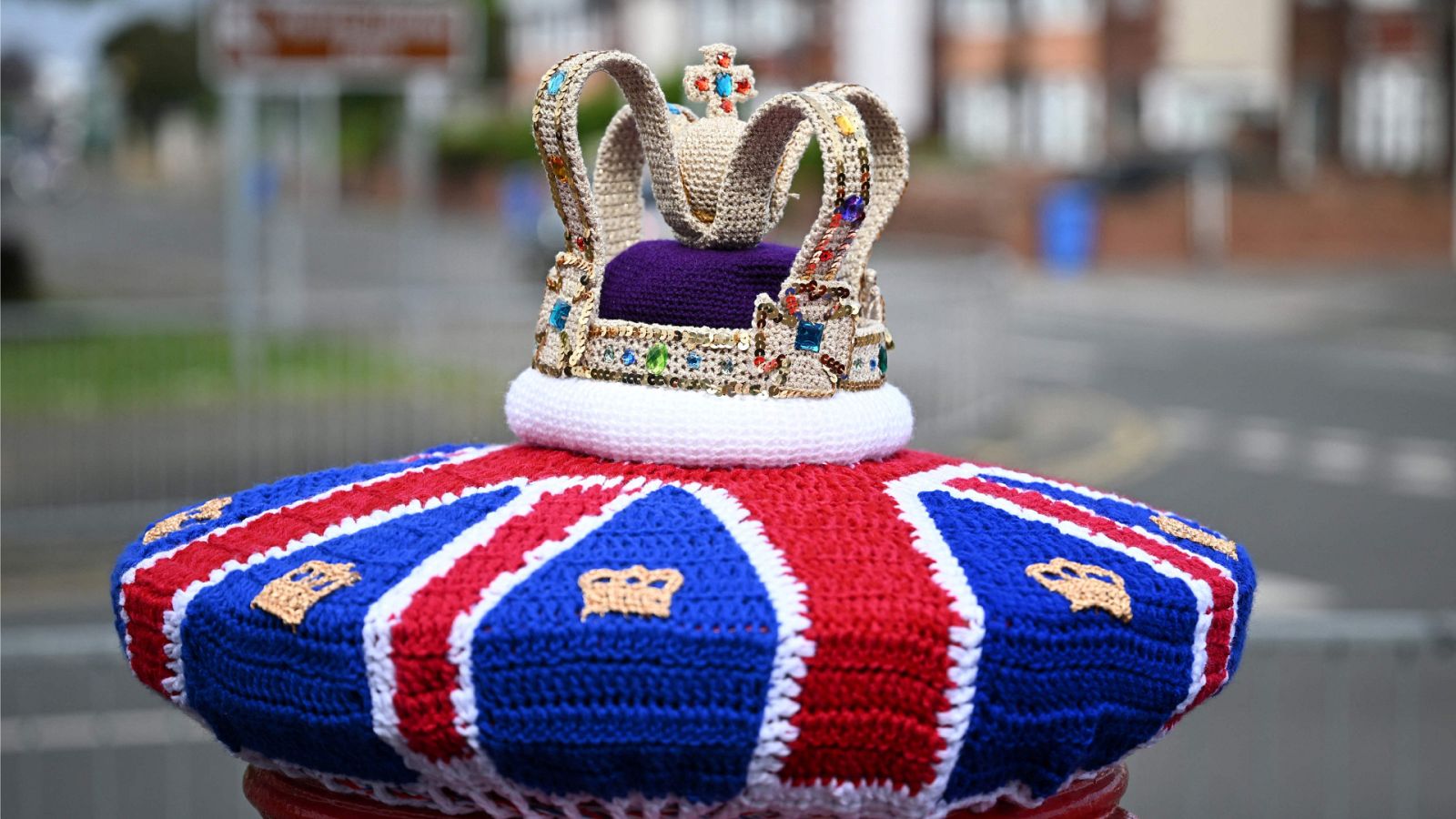 Los atributos reales de la coronación de Carlos III y Camila