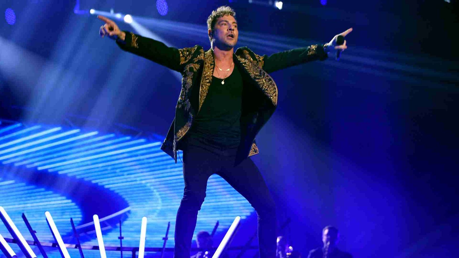 David Bisbal durante su actuación en los Latin American Music Awards