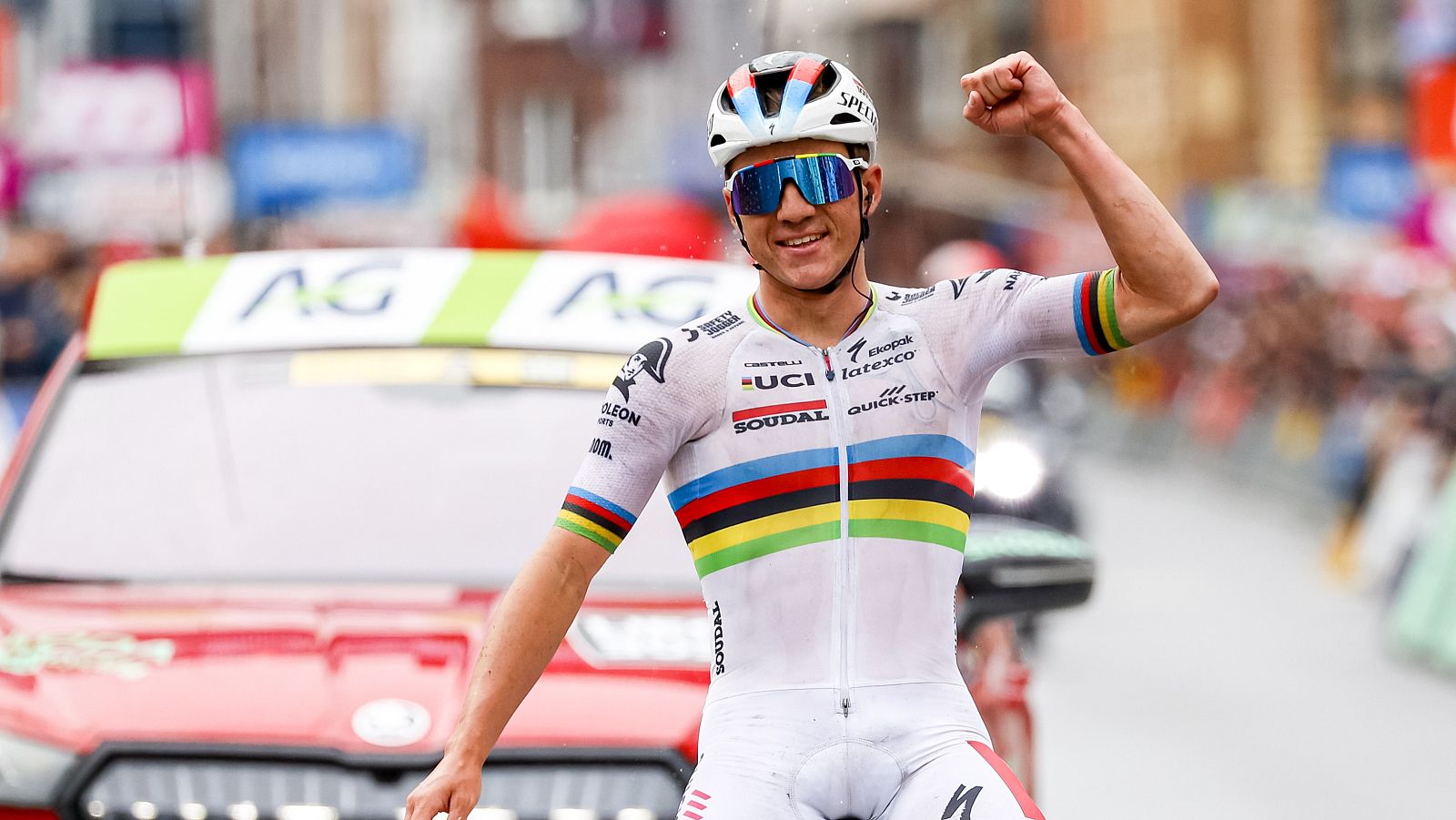 Evenepoel tuvo tiempo para celebrar en Lieja
