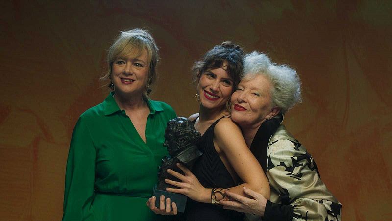 Daniela Fejerman y Elvira Lindo retratan a tres generaciones de actrices en 'Alguien que cuide de m�'