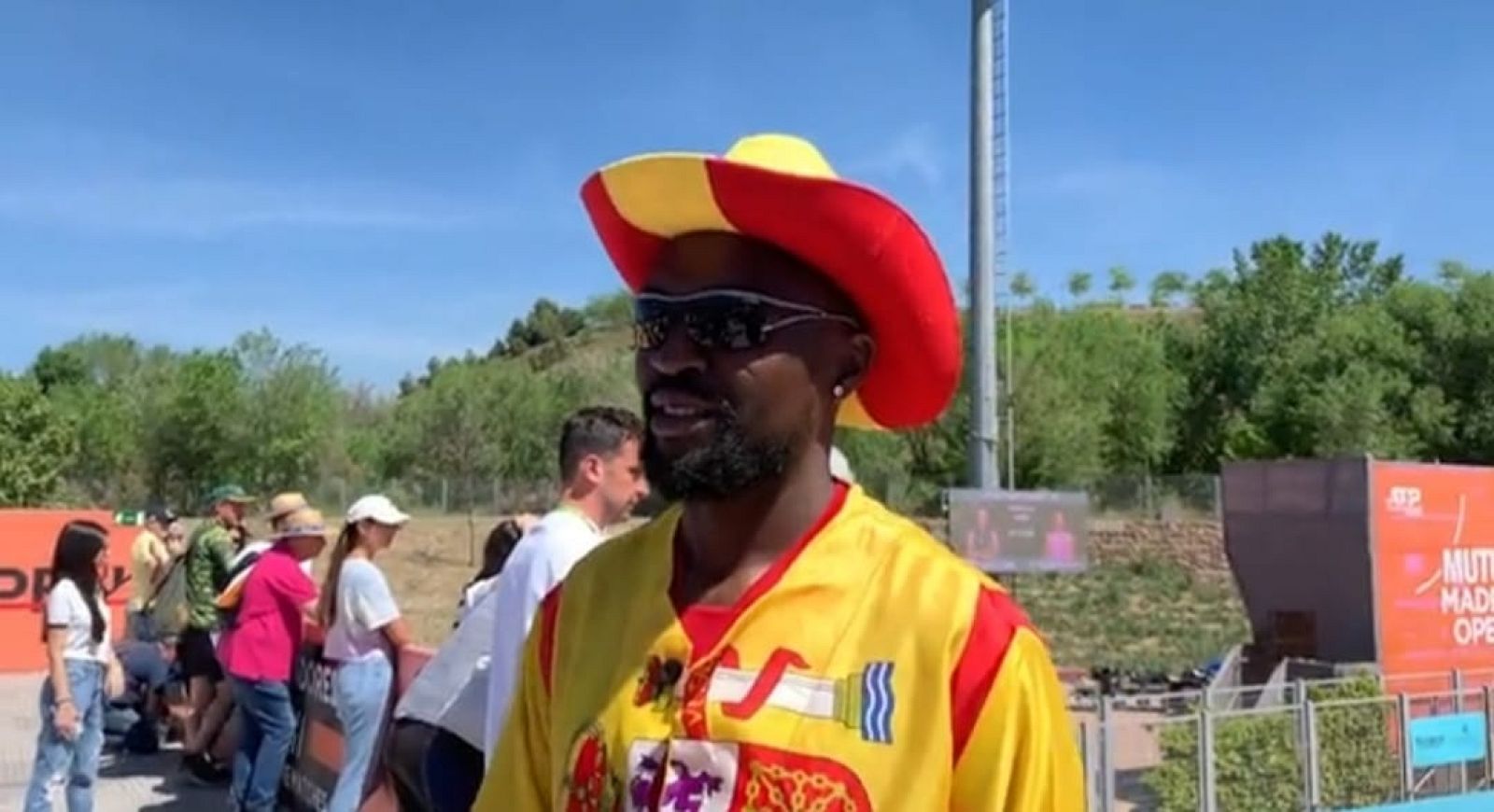 Innocent Mikika, el fan camerunés del tenis español y de Carlos Alcaraz