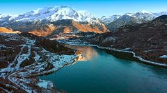 El Valle de Tena, un paraíso para el senderismo con raquetas. ¡Mira los trucos para caminar con raquetas de nieve!