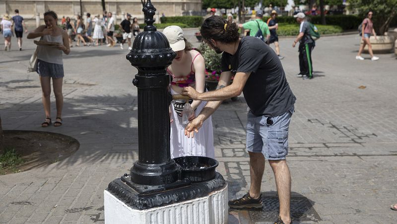 Descienden las temperaturas y aparecen las lluvias tras una ola de calor que aún persiste en el sur y este del país