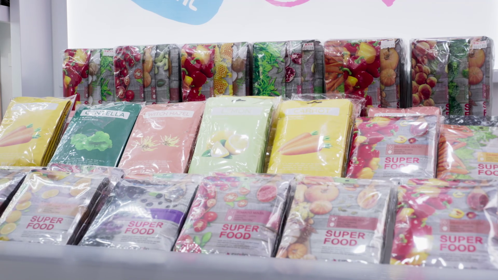 Productos de cosmética en una tienda de Seúl