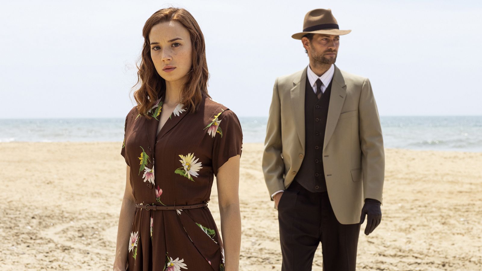 'Operación Barrio Inglés': Aria Bedmar y Peter Vives, protagonistas de la serie de RTVE