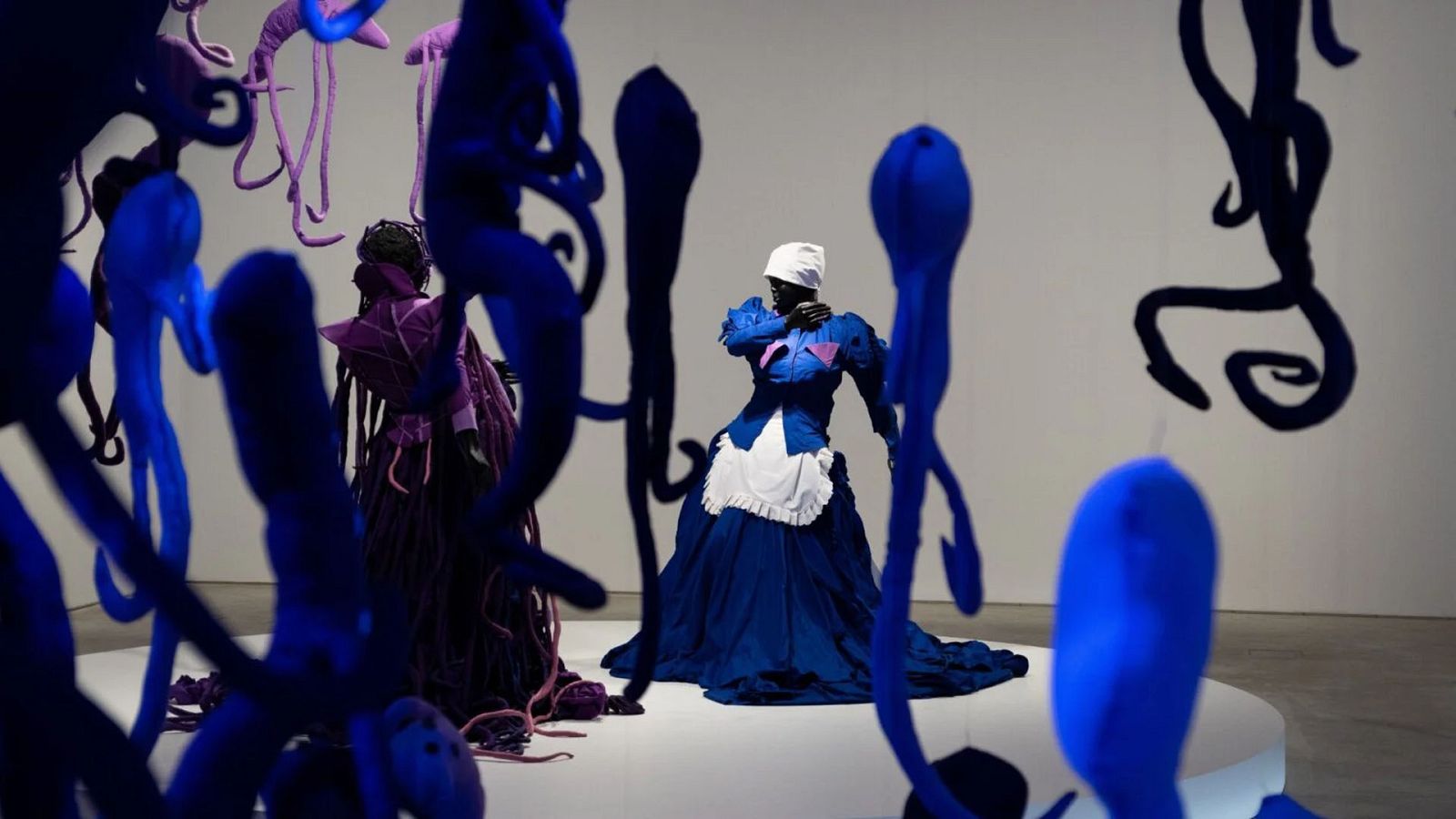 A reversed retrogress (Mary Sibande, 2013)