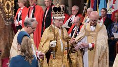 La entrega de la corona o el juramento de Guillermo: siete momentos de la coronación de Carlos y Camila