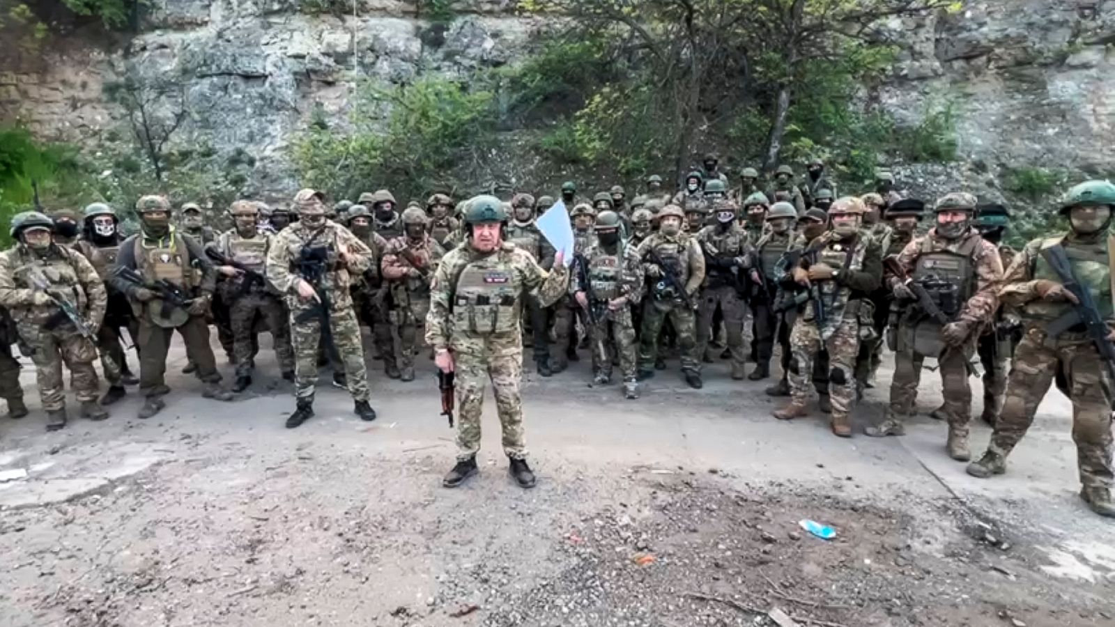 El jefe del Grupo Wagner, Yevgeny Prigozhin, al frente de un contingente de sus tropas