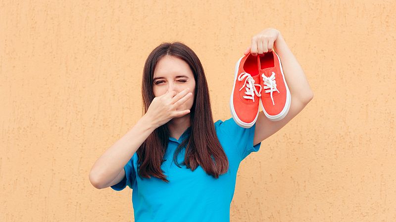 �Por qu� huelen los pies? Descubre estos 5 sencillos trucos para evitar el mal olor 