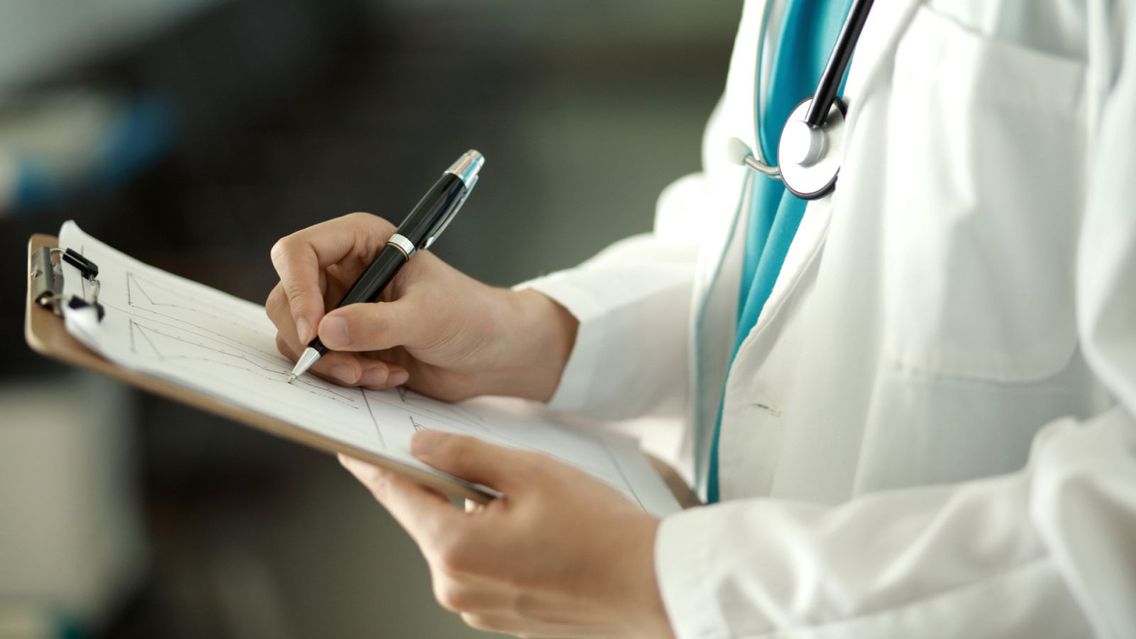 Un médico en una imagen de archivo