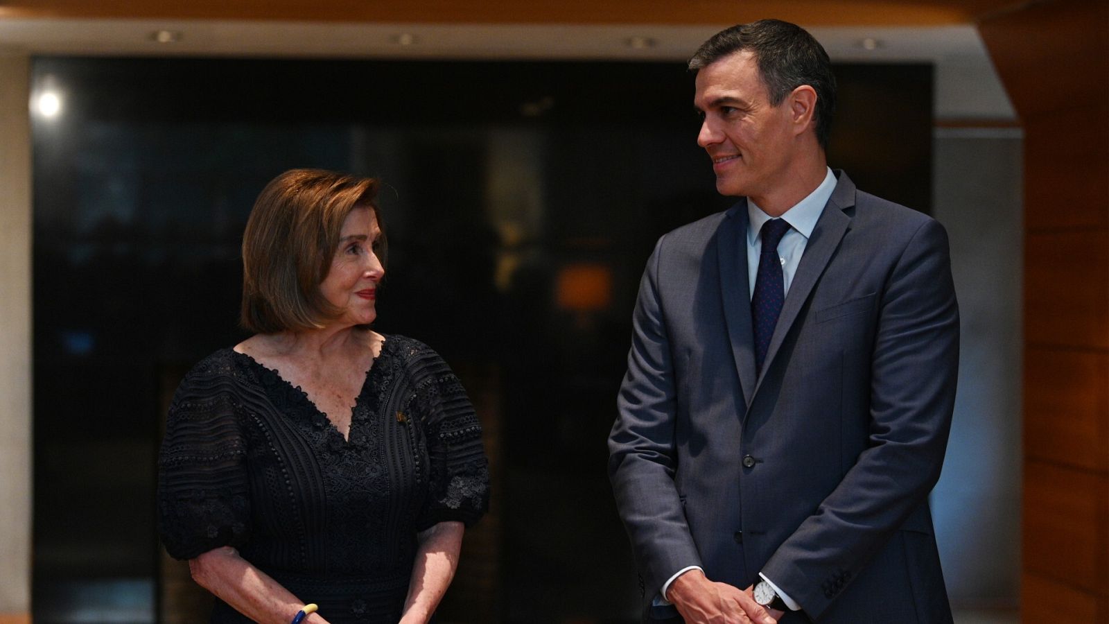 La expresidenta de la Cámara de Representantes de Estados Unidos, Nancy Pelosi, y el presidente del Gobierno