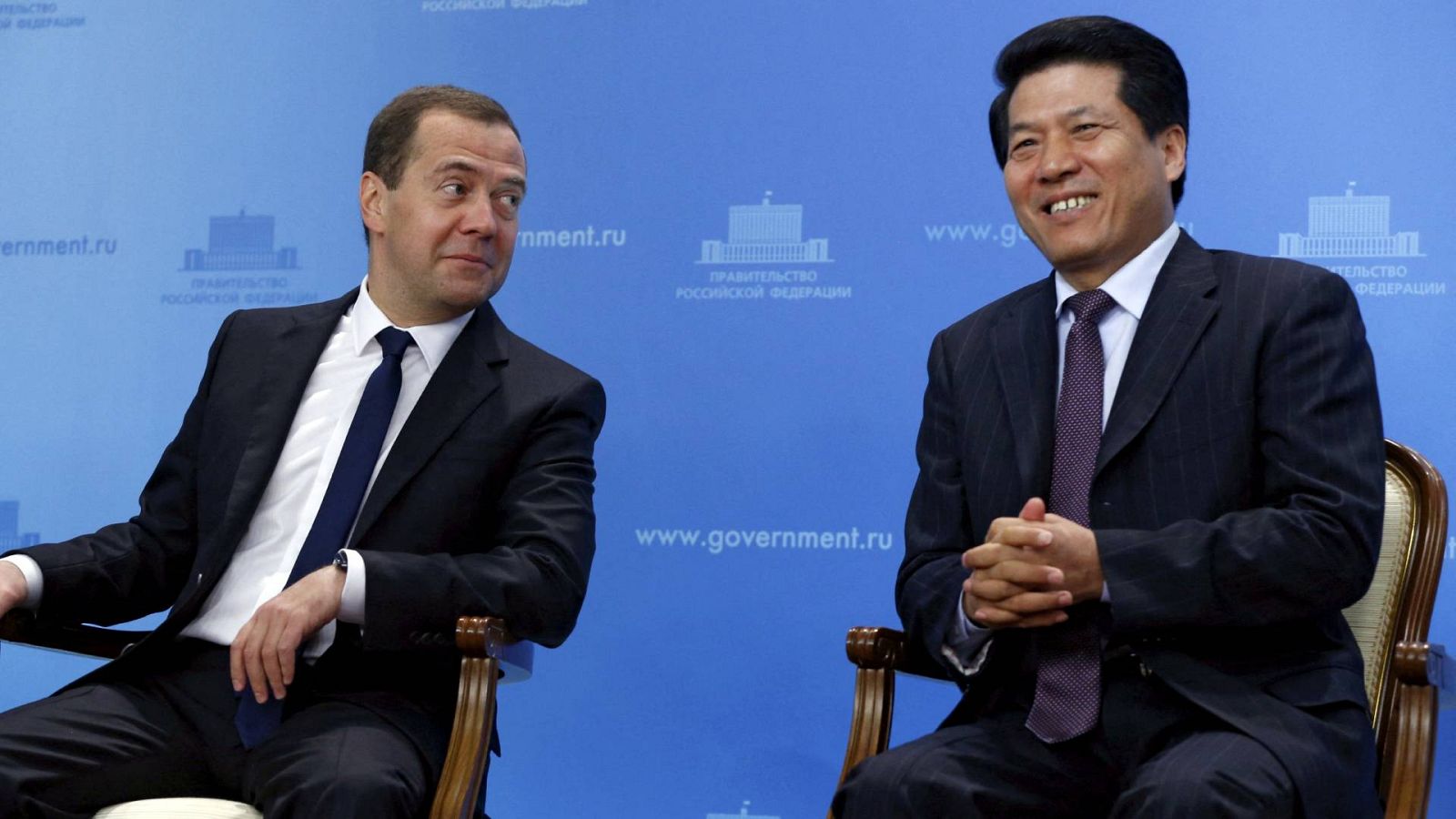 Li Hui, representante de China para Asuntos Euroasiáticos, en una imagen de archivo, junto al primer ministro ruso Dimitri Medvedev